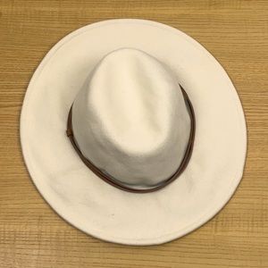 Wyeth Cream colored hat 100% wool.   D